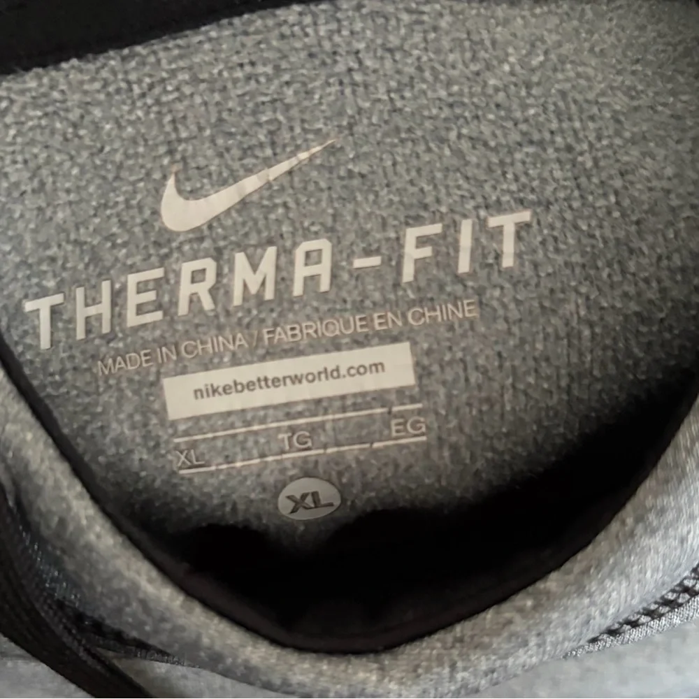 Nike Women's Black and Gray Hoodie - Size XL, Good Condition - Picture 3 of 6